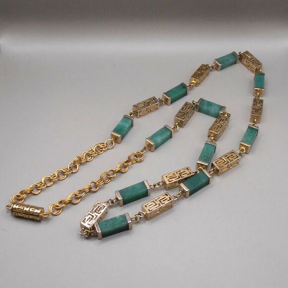 VTG Gold Tone Necklace Green Jadeite Panel Link Chinese Motif Long 32" Chain - Picture 3 of 4